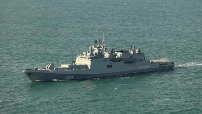 „A fost ireal”: O navă de război rusă a tras focuri de avertisment spre iahtul unor pensionari britanici în Canalul Mânecii