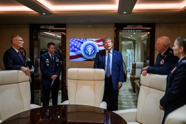 Noul Air Force One: Trump prezintă „noua Casă Albă zburătoare” echipată cu Starlink - "Acum, când aterizăm pe aeroporturile din Londra sau din Germania nimeni nu ne întrece"