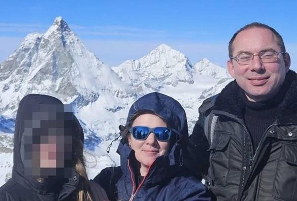 Olanda: O adolescentă care „se identifica drept câine”, suspectată că și-a ucis părinții și a distribuit colegilor imagini cu masacrul