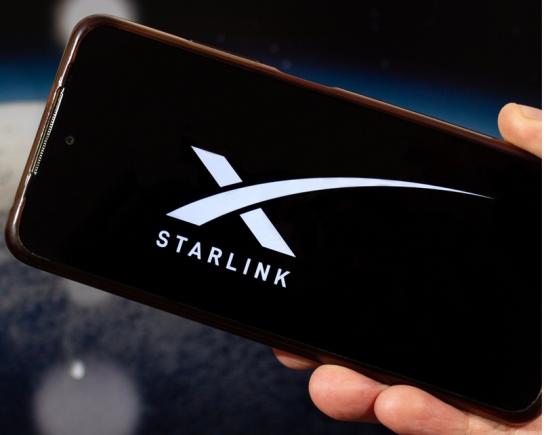 SpaceX, compania lui Musk, va lansa telefoanele Starlink în următorii doi ani