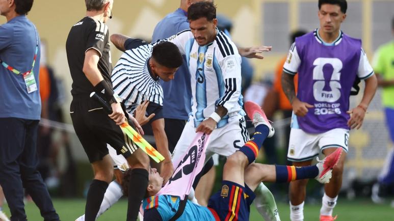 Rușine pentru Argentina: Leandro Paredes a declanșat o bătaie violentă pe teren după înfrângerea din finala împotriva Spaniei