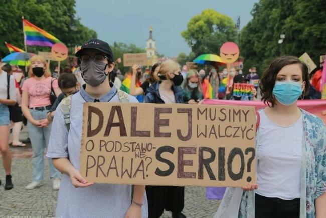 Polonia nu va mai recunoaște căsătoriile între persoane de același sex încheiate în străinătate