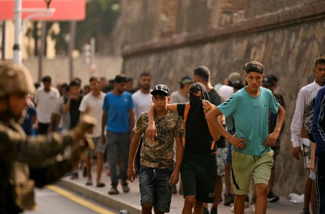 Stânga germană cere ca Germania și UE să preia migranții din Ceuta: „Au obligația de a le asigura îngrijirea”