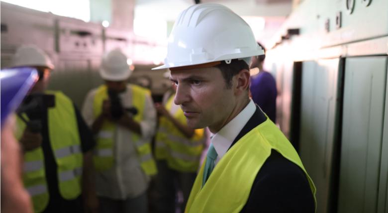 Sebastian Burduja: „Bulgaria face bani din energia României pentru că noi am alocat de 7 ori mai puțin pentru baterii în PNRR. România vinde energie ieftină Bulgariei la prânz și o cumpără seara de până la șapte ori mai scump”