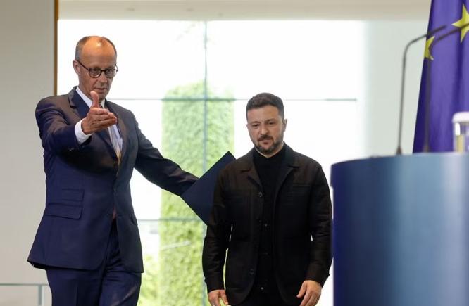 Ministrul German al Apărării a divulgat accidental un secret de stat privind livrarea celor mai noi obuziere către Ucraina