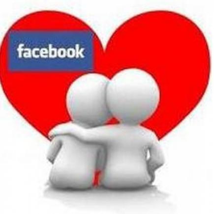Anxietate sau fericire maximă? Ce tradează cuplurile care își expun viața amoroasă pe Facebook