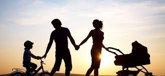 Ce spun specialiştii – sunt sau nu sunt mai fericiţi oamenii care au copii?
