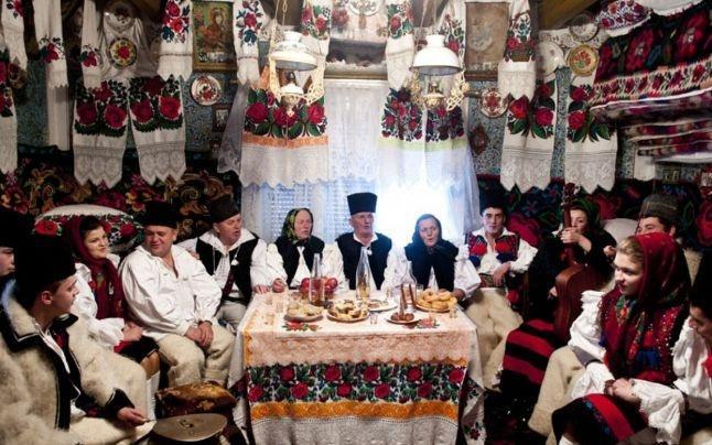 Tradiţii şi superstiţii. Reguli din bătrâni de stat la masă. Ce să faci, ca să nu te desparţi de bărbat