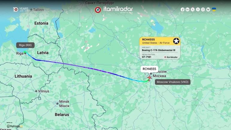Un avion de transport militar american C-17A al U.S. Air Force a aterizat la Moscova