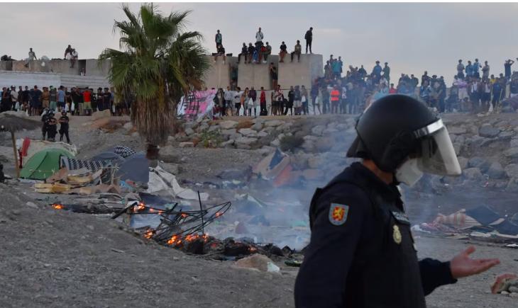 Tensiuni la cote maxime în Ceuta: confruntări și tabere de migranți incendiate în enclava spaniolă