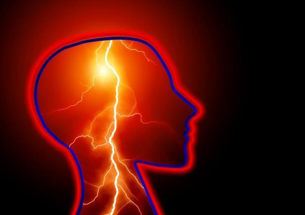 Risc major de accident vascular cerebral la salariaţii care muncesc peste 55 de ore pe săptămână