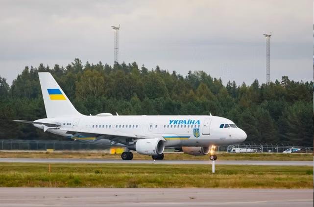Avionul lui Zelenski la un pas de a fi lovit de o dronă la decolarea din Moldova