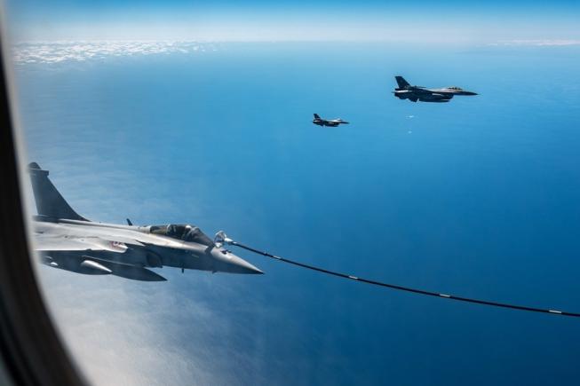 Lituania: Un stol de păsări confundat cu o dronă - NATO a ridicat avioane de vânătoare, iar aeroportul din Vilnius a fost închis