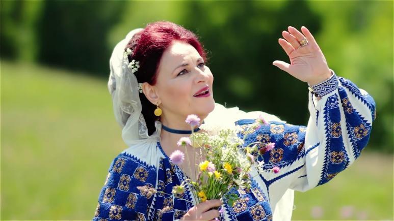 La mulți ani, Elisabeta Turcu Juverdeanu! O voce distinctă a muzicii populare românești