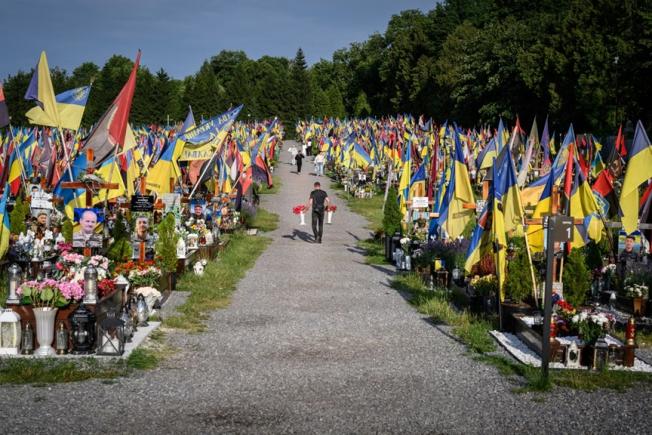 "Strategia lui Zelenski este o sinucidere națională"