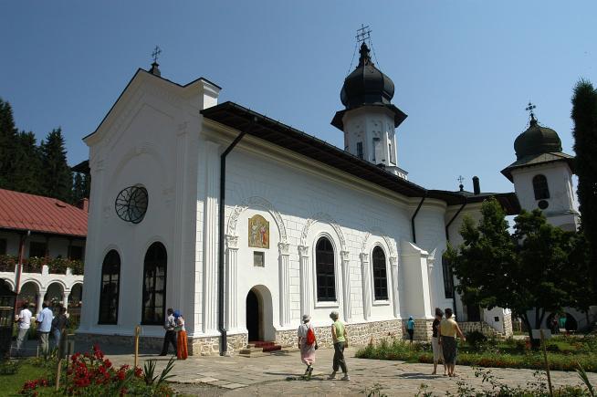 Fabuloasa Românie. De la mănăstirea Agapia la Văratec
