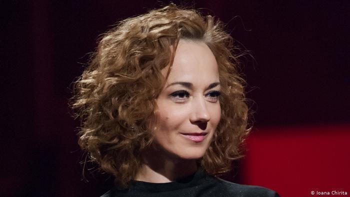 La mulți ani, Marina Constantinescu! Este cunoscută și recunoscută ca fiind frumoasa doamnă a Nocturnelor TV 