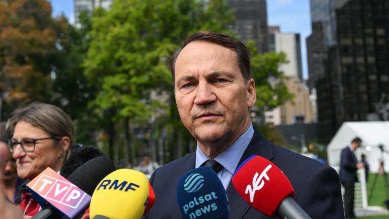 Ministrul polonez de externe se pregătește de război: „Mi-am făcut rezerve de orez, dulceață din propria grădină și știu unde este adăpostul”
