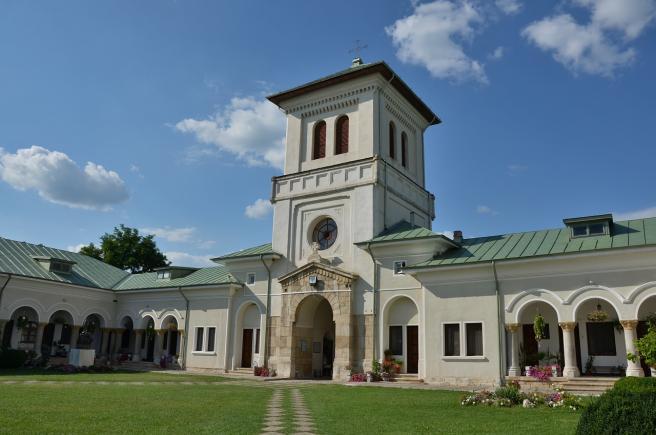 Fabuloasa Românie. Fantoma lui Vlad Dracul la Mănăstirea Dealu