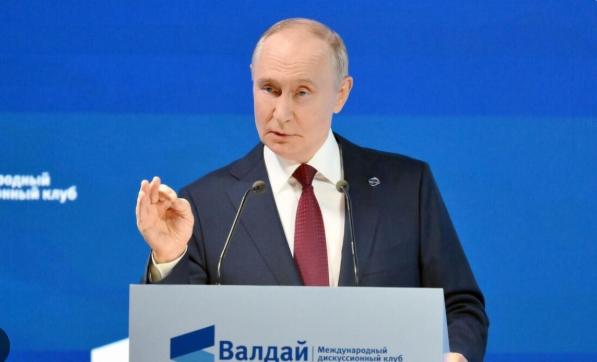 Putin: Trebuie să răspundem cerințelor vremii, să fie orientată spre viitor, să servească oamenii și familiile rusești, să încurajeze și să susțină talentele, inițiativa și energia creativă a poporului nostru