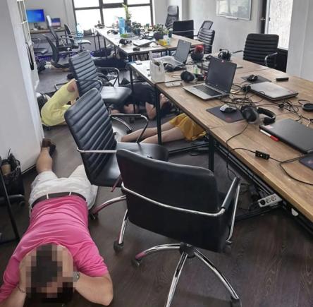 Ucraina: escrocheriile prin rețelele de call center-uri fură lunar un miliard de dolari de la persoane vârstnice din Europa și SUA