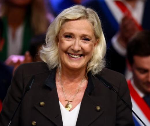 În materie de politică externă, Marine Le Pen depășește cu mult curentul dominant din Franța