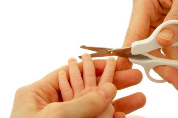 Tradiţii şi superstiţii. Unde îţi pui unghiile tăiate ca să ştii de ele pe lumea cealaltă