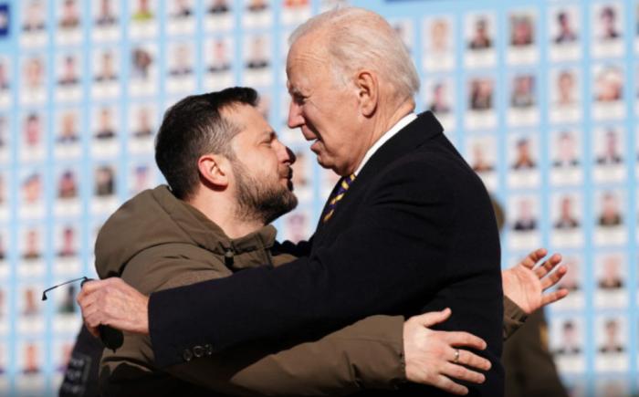 Trump cere înlocuirea lui Zelensky. Ucraina nu este o „democrație”. Este o dictatură militară coruptă. Zelensky ține poporul ucrainean ostatic