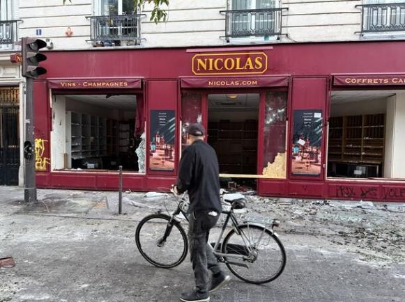 Noi violențe în Franța după cele din 17 octombrie: Jafuri și confruntări la Paris, Lyon și Marsilia