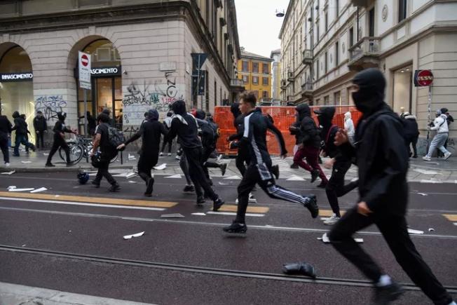 Val de violențe și în nordul Italiei: Milano, Bologna și Torino, zguduite de proteste, haos și jafuri