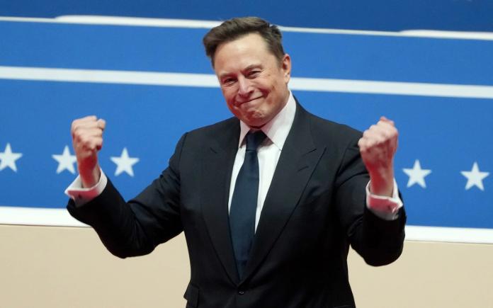 Elon Musk investește 1 miliard de dolari în compania care deține CNN