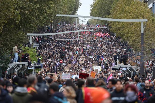 Franța: Sute de mii de oameni au ieșit din nou în stradă împotriva scumpirii traiului, sub o supraveghere polițienească masivă
