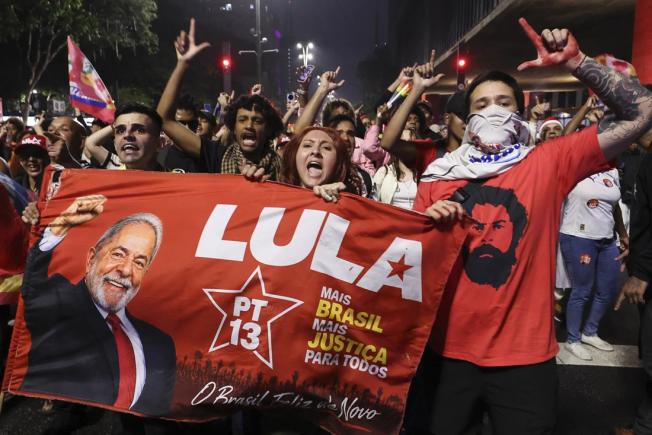 Brazilia: Piețele financiare și moneda se prăbușesc după realegerea liderului de stânga Lula da Silva