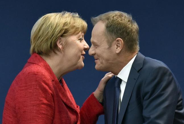 Polonia: Liderul opoziției amenință cu ieșirea din UE dacă nu au loc reforme  „Criza și declinul Uniunii sunt rezultatul guvernării lui Merkel și a lui Tusk”