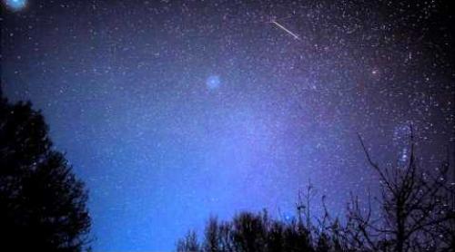 (VIDEO) Spectaculos! Ploaie de meteoriți în munți. Cerul, brazdat de zeci de lumini