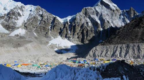 Un alpinist român era pe muntele Pumori în timpul cutremurului de 7.5 din Nepal: 