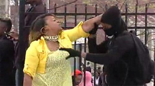 Mama care și-a luat la palme puștiul protestar în Baltimore: Primul lui impuls a fost să fugă!