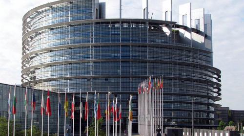 Parlamentul European a aprobat o finanţare de 1 miliard de euro pentru tineri