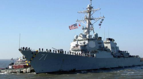Distrugătorul american USS Ross se îndreaptă spre Marea Neagră