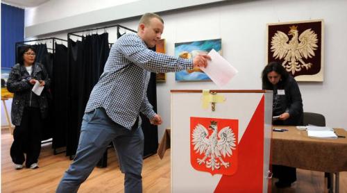 Polonia îşi alege preşedintele. Incertitudine totală în privinţa deznodământului celui de-al doilea tur de scrutin