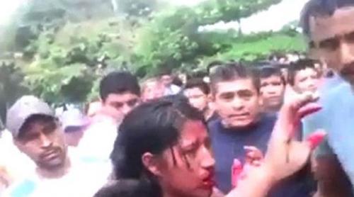 CRUZIME FĂRĂ MARGINI! Adolescentă de 16 ani, bătută cu BESTIALITATE și arsă de vie în mijlocul străzii (VIDEO)