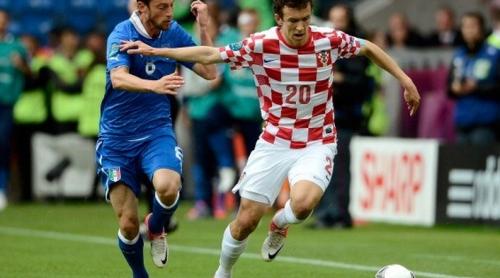 SCANDAL URIAŞ: Svastică pe gazon, la meciul Croaţia-Italia de vineri seară (VIDEO)