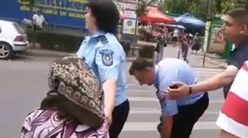 Poliția LOVEȘTE din nou în crima organizată! O BĂTRÂNICĂ este BUSCULATĂ pentru că vindea câteva legături de ceapă verde și dovlecei! (VIDEO)