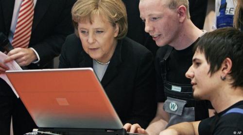 Viermele din reţeaua Bundestagului a ajuns la Angela Merkel. Atacul este mai grav decât s-a crezut