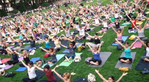 RECORD de Guinness Book: 35.000 de oameni vor face yoga simultan