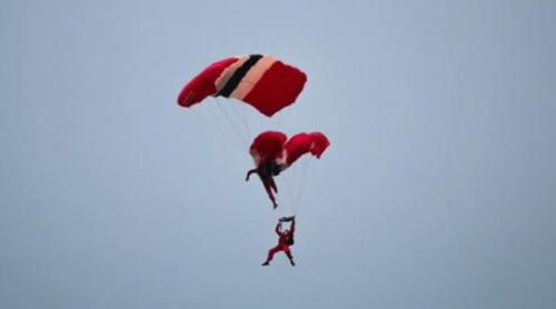 SHOW AVIATIC cu scene de INFARCT! Unui parașutist Red Devil nu i s-a deschis parașuta. Ce a urmat e DRAMATIC (VIDEO)