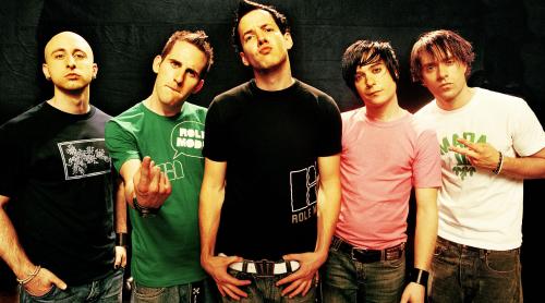 Simple Plan revine cu un nou single şi pleacă în turneu. Ascultă  “Saturday” şi vezi un concert din Australia.