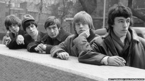 Fostul basist “dezgustat” de placa comemorativă despre Mick Jagger şi Keith Richards. VEZI ce scrie pe ea