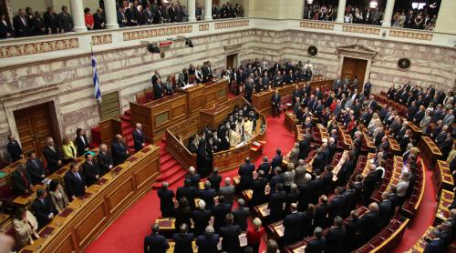 Planul de austeritate a trecut de comisii, în Parlamentul grec. Franţa a aprobat şi ea planul de ajutorare
