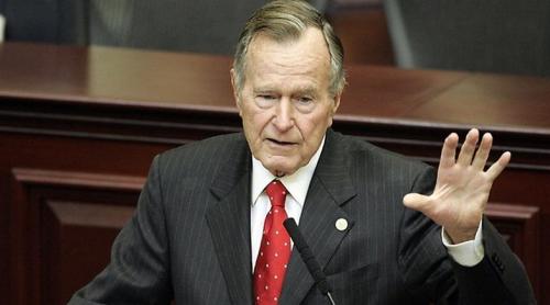 George H.W. Bush, internat în spital. Fostul președinte american şi-a fracturat o vertebră la gât